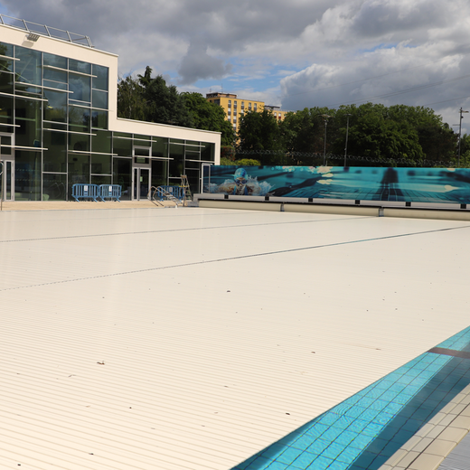 La piscine du Parc se couvre pour économiser l’énergie